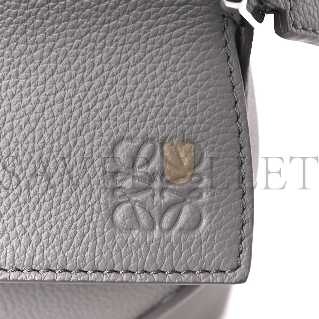 LOEWE SOFT GRAINED CALFSKIN SMALL PUZZLE EDGE BAG PEARL GREY (24*16.5*10.5cm)